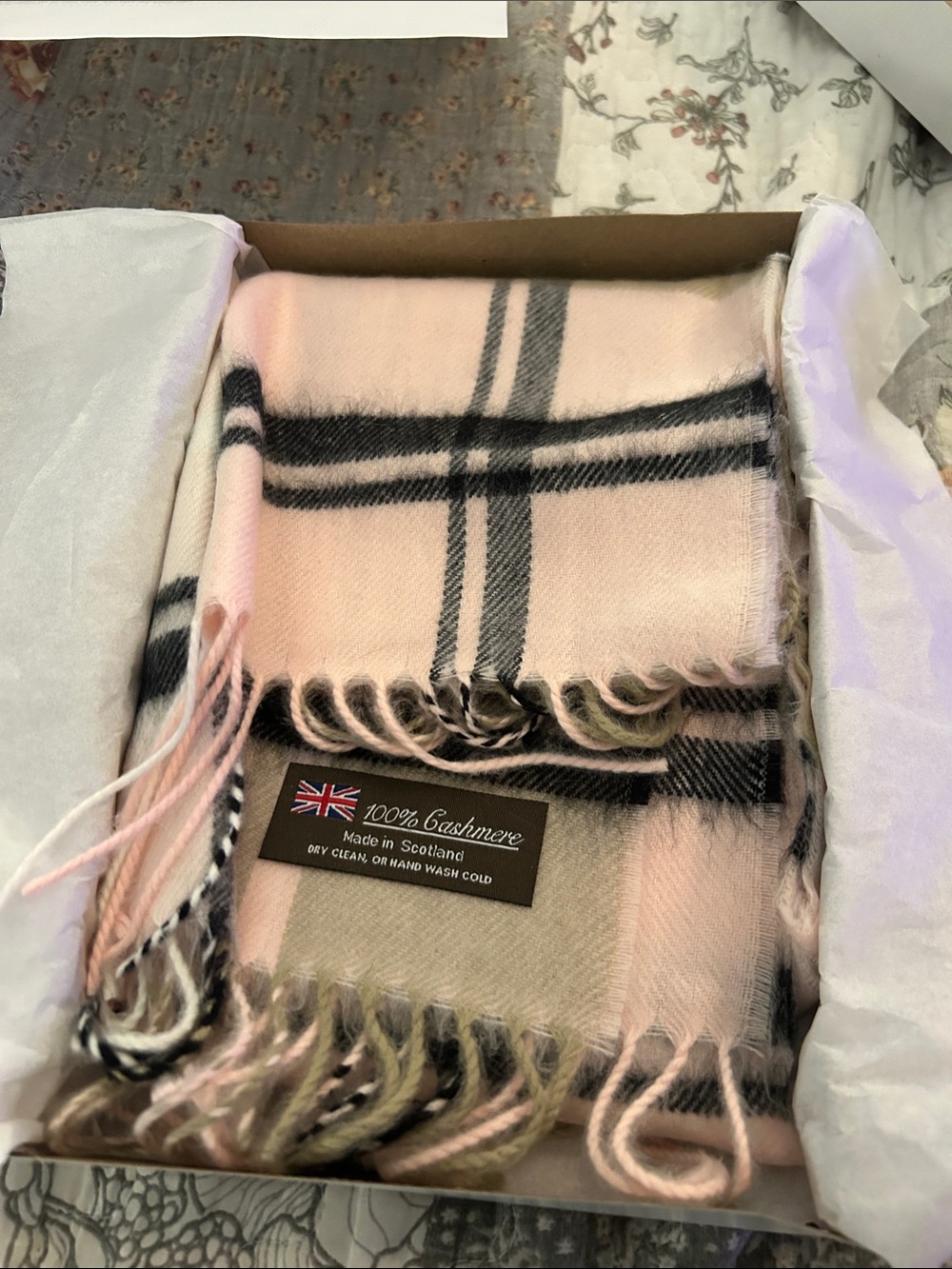 Rosemarie collections 100% Casgmere winter scarf made in Scotland pink/Black